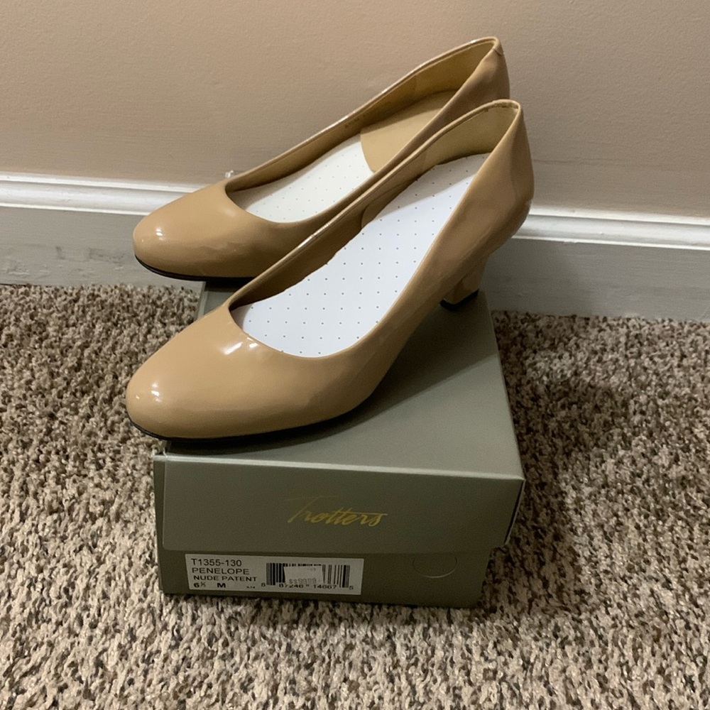 Woman’s heels size 6.5